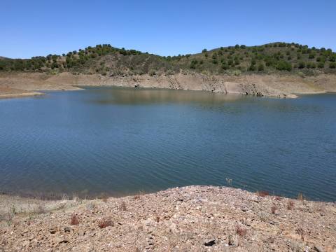 TERRENO COM 20 HECTARES - JUNTO AO LAGO - POSSIBILIDADE DE CONSTRUÇÃO - TURISMO - CORTE DO GAGO - CASTRO MARIM - ALGARVE