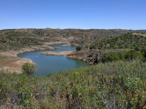 TERRENO COM 20 HECTARES - JUNTO AO LAGO - POSSIBILIDADE DE CONSTRUÇÃO - TURISMO - CORTE DO GAGO - CASTRO MARIM - ALGARVE
