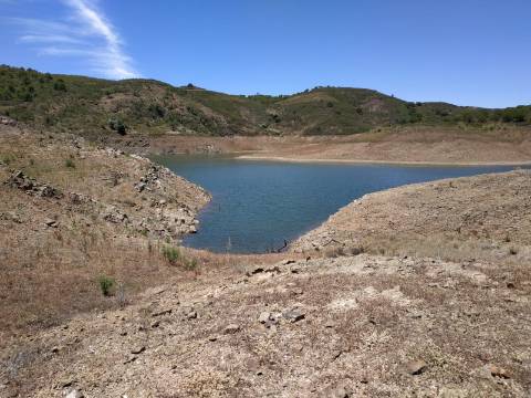 TERRENO COM 20 HECTARES - JUNTO AO LAGO - POSSIBILIDADE DE CONSTRUÇÃO - TURISMO - CORTE DO GAGO - CASTRO MARIM - ALGARVE