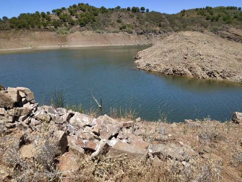 TERRENO COM 20 HECTARES - JUNTO AO LAGO - POSSIBILIDADE DE CONSTRUÇÃO - TURISMO - CORTE DO GAGO - CASTRO MARIM - ALGARVE