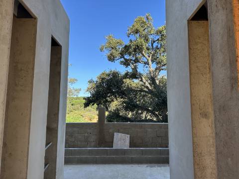 Moradia moderna de excelência T3 isolada com piscina e vistas deslumbrantes.