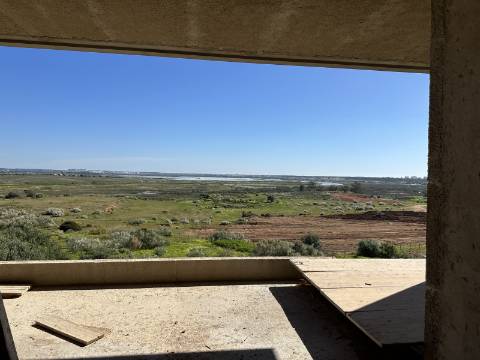 Moradia moderna de excelência T3 isolada com piscina e vistas deslumbrantes.