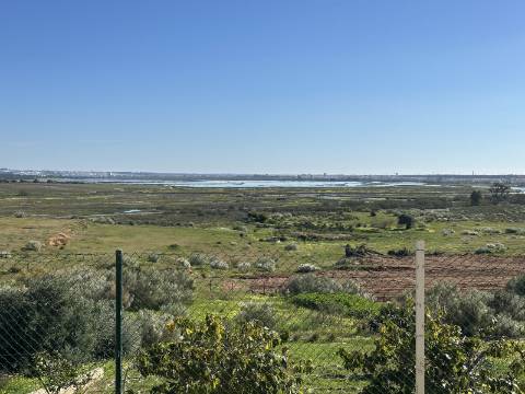 Moradia moderna de excelência T3 isolada com piscina e vistas deslumbrantes.