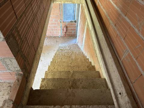 Moradia moderna de excelência T3 isolada com piscina e vistas deslumbrantes.