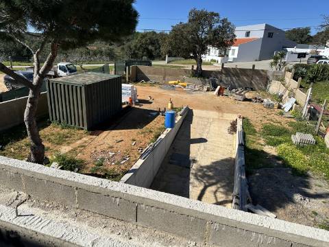 Moradia moderna de excelência T3 isolada com piscina e vistas deslumbrantes.