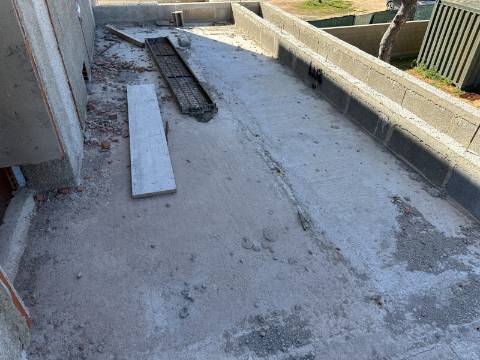 Moradia moderna de excelência T3 isolada com piscina e vistas deslumbrantes.