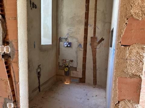 Moradia moderna de excelência T3 isolada com piscina e vistas deslumbrantes.