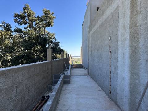 Moradia moderna de excelência T3 isolada com piscina e vistas deslumbrantes.