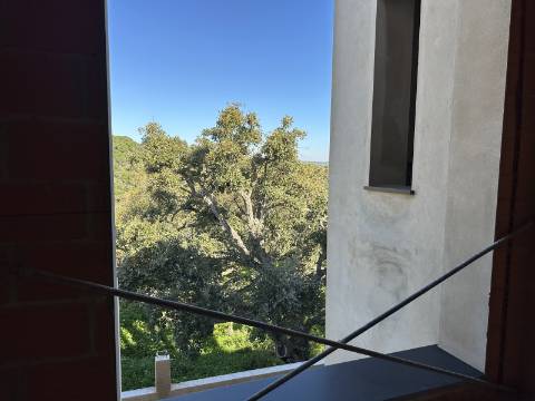 Moradia moderna de excelência T3 isolada com piscina e vistas deslumbrantes.