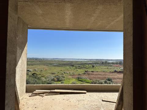 Moradia moderna de excelência T3 isolada com piscina e vistas deslumbrantes.