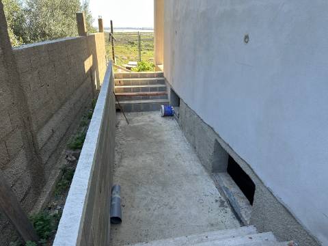 Moradia moderna de excelência T3 isolada com piscina e vistas deslumbrantes.