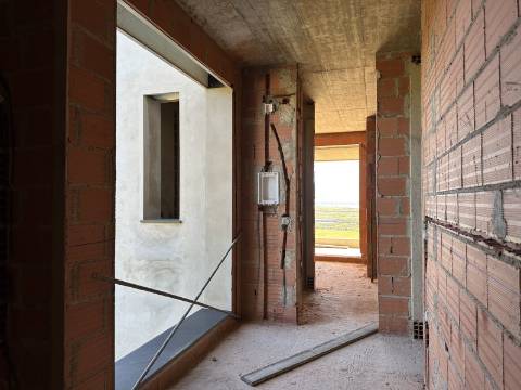 Moradia moderna de excelência T3 isolada com piscina e vistas deslumbrantes.