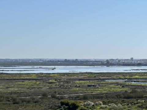 Moradia moderna de excelência T3 isolada com piscina e vistas deslumbrantes.