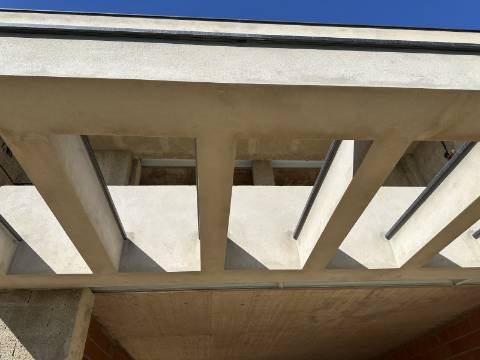 Moradia moderna de excelência T3 isolada com piscina e vistas deslumbrantes.