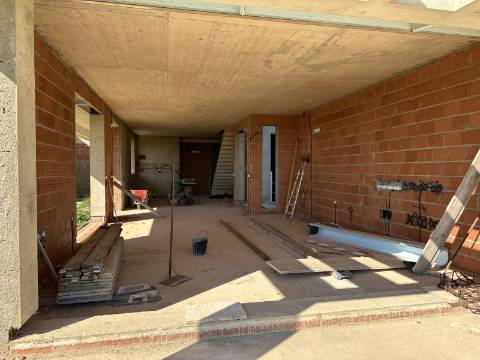 Moradia moderna de excelência T3 isolada com piscina e vistas deslumbrantes.