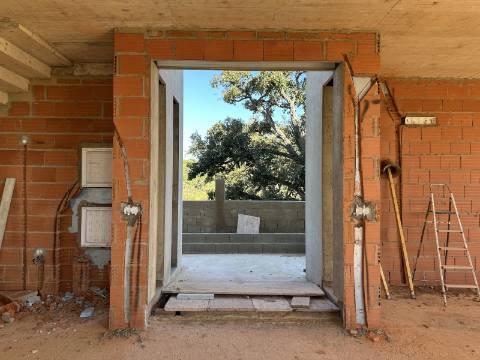 Moradia moderna de excelência T3 isolada com piscina e vistas deslumbrantes.