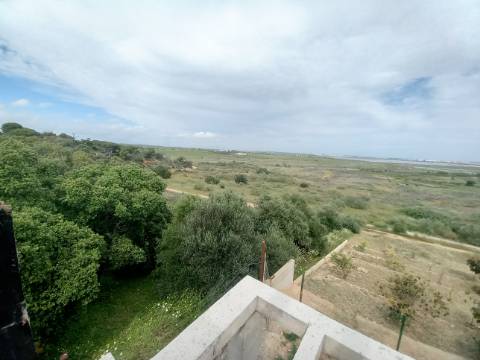 Moradia moderna de excelência T3 isolada com piscina e vistas deslumbrantes.