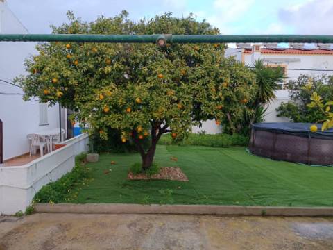 MORADIA T4 - COM TERRAÇO - COM JARDIM E POÇO - NO CENTRO DO AZINHAL EM CASTRO MARIM - ALGARVE