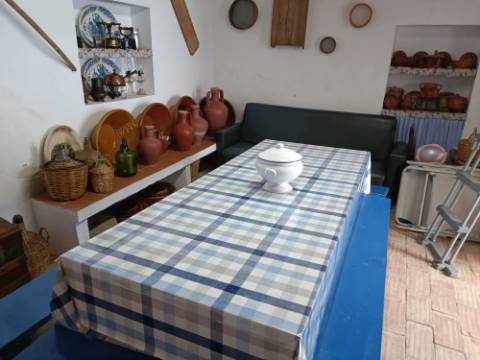 MORADIA T4 - COM TERRAÇO - COM JARDIM E POÇO - NO CENTRO DO AZINHAL EM CASTRO MARIM - ALGARVE