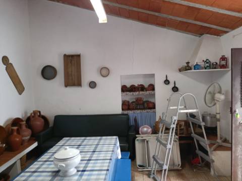 MORADIA T4 - COM TERRAÇO - COM JARDIM E POÇO - NO CENTRO DO AZINHAL EM CASTRO MARIM - ALGARVE