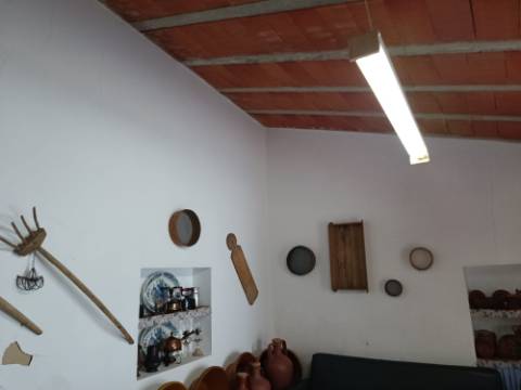 MORADIA T4 - COM TERRAÇO - COM JARDIM E POÇO - NO CENTRO DO AZINHAL EM CASTRO MARIM - ALGARVE