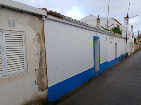 MORADIA T4 - COM TERRAÇO - COM JARDIM E POÇO - NO CENTRO DO AZINHAL EM CASTRO MARIM - ALGARVE