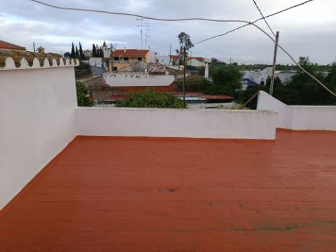 MORADIA T4 - COM TERRAÇO - COM JARDIM E POÇO - NO CENTRO DO AZINHAL EM CASTRO MARIM - ALGARVE