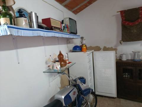 MORADIA T4 - COM TERRAÇO - COM JARDIM E POÇO - NO CENTRO DO AZINHAL EM CASTRO MARIM - ALGARVE