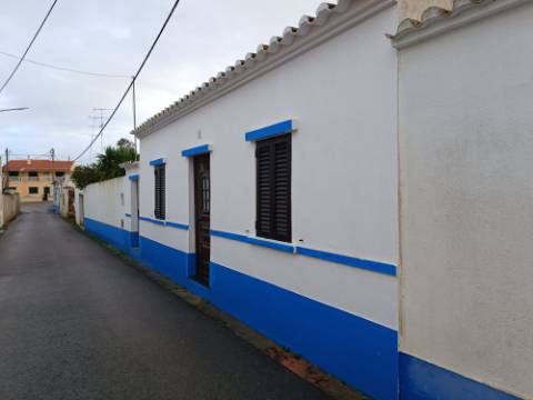 MORADIA T4 - COM TERRAÇO - COM JARDIM E POÇO - NO CENTRO DO AZINHAL EM CASTRO MARIM - ALGARVE