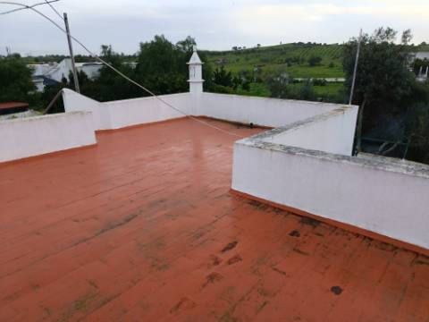 MORADIA T4 - COM TERRAÇO - COM JARDIM E POÇO - NO CENTRO DO AZINHAL EM CASTRO MARIM - ALGARVE