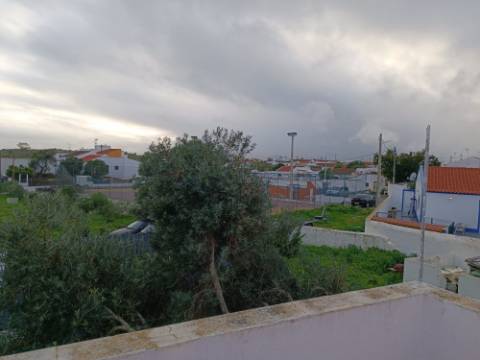 MORADIA T4 - COM TERRAÇO - COM JARDIM E POÇO - NO CENTRO DO AZINHAL EM CASTRO MARIM - ALGARVE