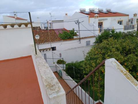 MORADIA T4 - COM TERRAÇO - COM JARDIM E POÇO - NO CENTRO DO AZINHAL EM CASTRO MARIM - ALGARVE