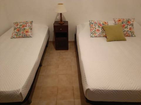 MORADIA T4 - COM TERRAÇO - COM JARDIM E POÇO - NO CENTRO DO AZINHAL EM CASTRO MARIM - ALGARVE