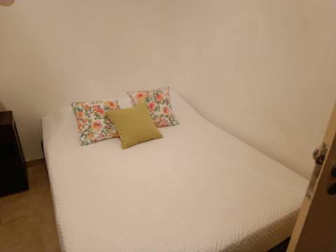 MORADIA T4 - COM TERRAÇO - COM JARDIM E POÇO - NO CENTRO DO AZINHAL EM CASTRO MARIM - ALGARVE