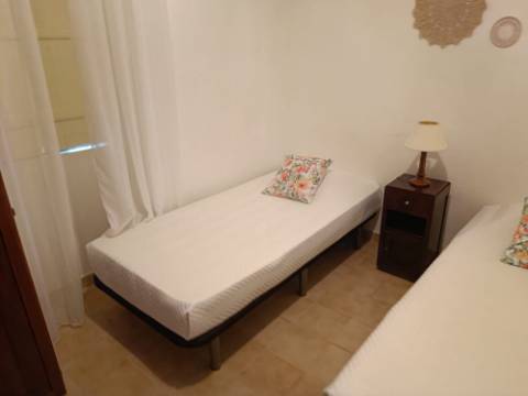 MORADIA T4 - COM TERRAÇO - COM JARDIM E POÇO - NO CENTRO DO AZINHAL EM CASTRO MARIM - ALGARVE