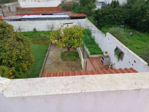 MORADIA T4 - COM TERRAÇO - COM JARDIM E POÇO - NO CENTRO DO AZINHAL EM CASTRO MARIM - ALGARVE
