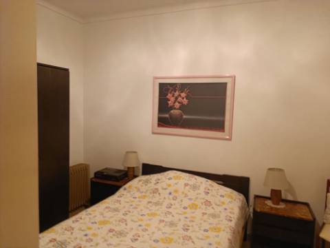 MORADIA T4 - COM TERRAÇO - COM JARDIM E POÇO - NO CENTRO DO AZINHAL EM CASTRO MARIM - ALGARVE