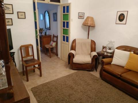 MORADIA T4 - COM TERRAÇO - COM JARDIM E POÇO - NO CENTRO DO AZINHAL EM CASTRO MARIM - ALGARVE