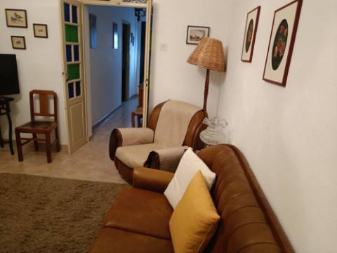 MORADIA T4 - COM TERRAÇO - COM JARDIM E POÇO - NO CENTRO DO AZINHAL EM CASTRO MARIM - ALGARVE