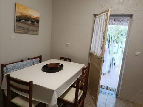 MORADIA T4 - COM TERRAÇO - COM JARDIM E POÇO - NO CENTRO DO AZINHAL EM CASTRO MARIM - ALGARVE