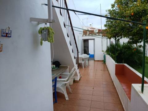 MORADIA T4 - COM TERRAÇO - COM JARDIM E POÇO - NO CENTRO DO AZINHAL EM CASTRO MARIM - ALGARVE