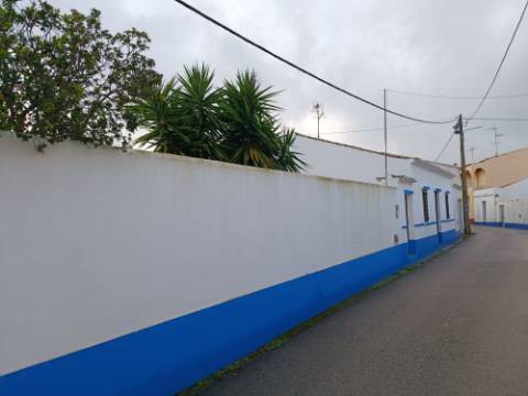 MORADIA T4 - COM TERRAÇO - COM JARDIM E POÇO - NO CENTRO DO AZINHAL EM CASTRO MARIM - ALGARVE