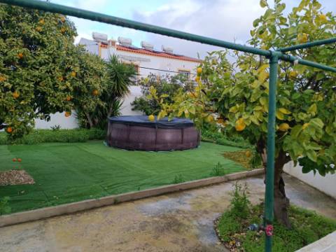 MORADIA T4 - COM TERRAÇO - COM JARDIM E POÇO - NO CENTRO DO AZINHAL EM CASTRO MARIM - ALGARVE