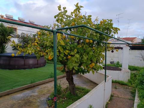 MORADIA T4 - COM TERRAÇO - COM JARDIM E POÇO - NO CENTRO DO AZINHAL EM CASTRO MARIM - ALGARVE