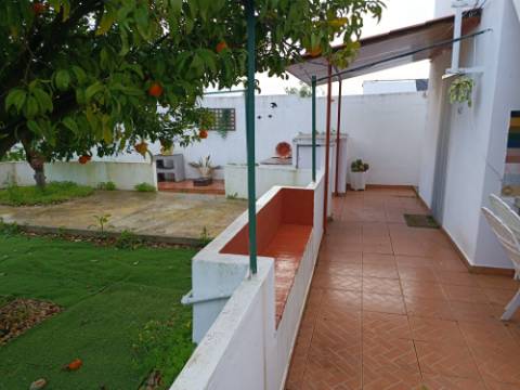 MORADIA T4 - COM TERRAÇO - COM JARDIM E POÇO - NO CENTRO DO AZINHAL EM CASTRO MARIM - ALGARVE