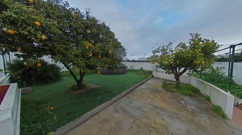 MORADIA T4 - COM TERRAÇO - COM JARDIM E POÇO - NO CENTRO DO AZINHAL EM CASTRO MARIM - ALGARVE