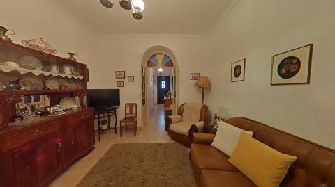 MORADIA T4 - COM TERRAÇO - COM JARDIM E POÇO - NO CENTRO DO AZINHAL EM CASTRO MARIM - ALGARVE