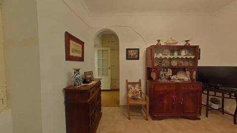 MORADIA T4 - COM TERRAÇO - COM JARDIM E POÇO - NO CENTRO DO AZINHAL EM CASTRO MARIM - ALGARVE