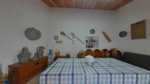 MORADIA T4 - COM TERRAÇO - COM JARDIM E POÇO - NO CENTRO DO AZINHAL EM CASTRO MARIM - ALGARVE