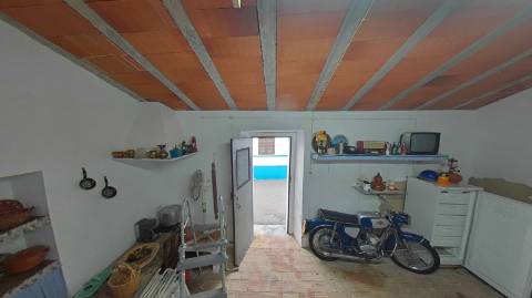 MORADIA T4 - COM TERRAÇO - COM JARDIM E POÇO - NO CENTRO DO AZINHAL EM CASTRO MARIM - ALGARVE